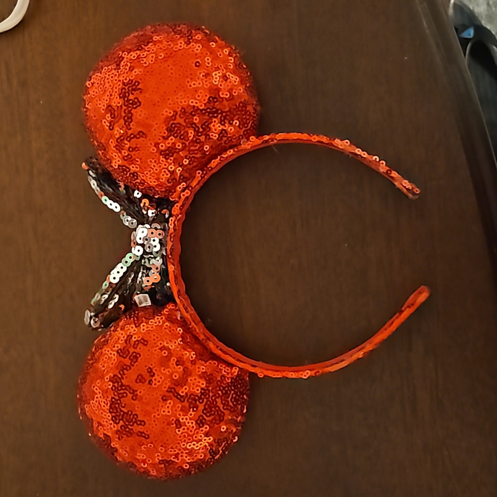 Minnie mouse ears‎